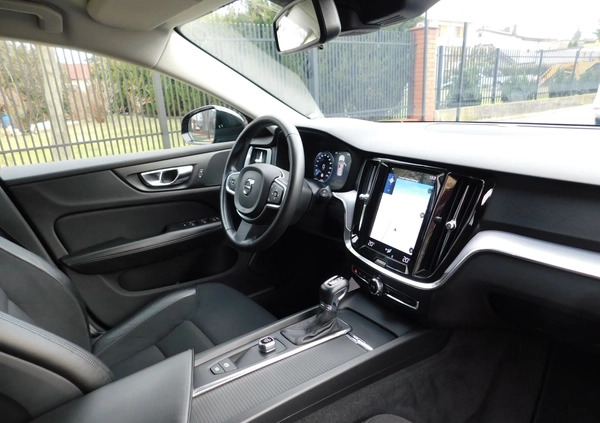 Volvo V60 cena 76980 przebieg: 210000, rok produkcji 2018 z Warta małe 436